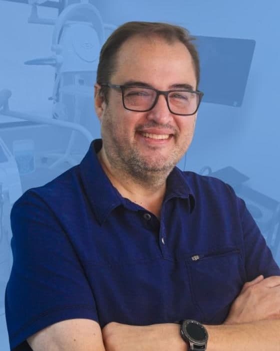 Dr. Carlos Agostini Gutiérrez, odontólogo general en Cartago